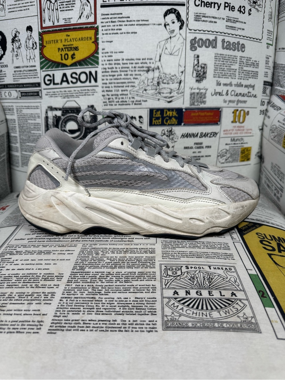 Yeezy Boost-Style Men's Athletic Sneakers in Light Gray and White